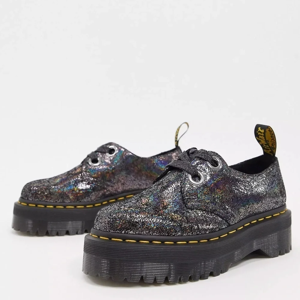 Dr. Martens Holly Platform Shoe Oxford In Pewter Metallic
